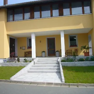 Im Alten Schulhaus - Keine Monteure Apartment Plech
