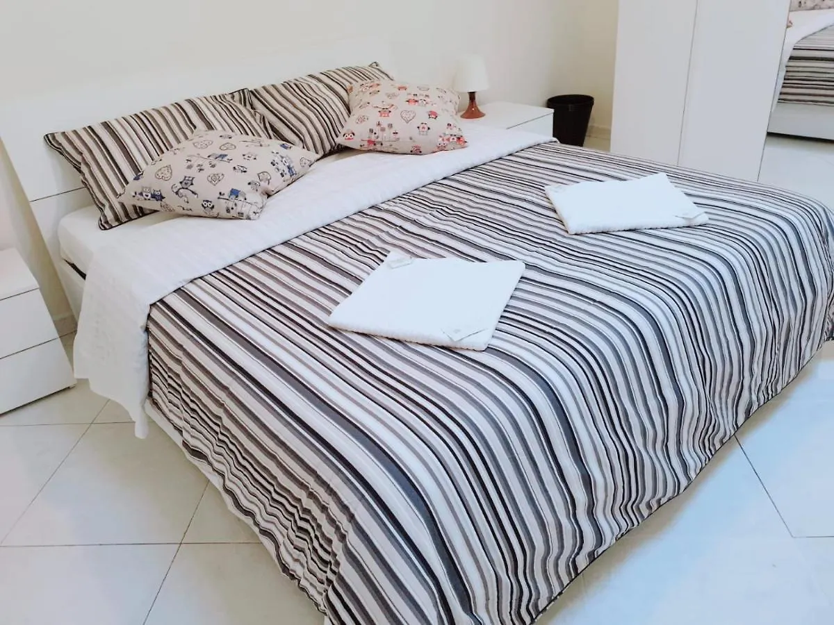 Appartement Visconti House à Bari 0*,