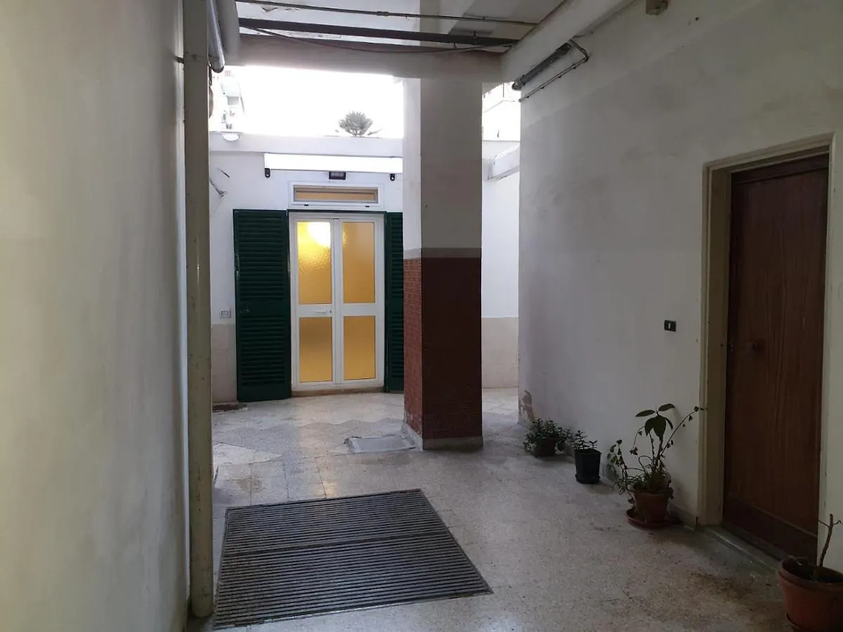 Appartement Visconti House à Bari 0*,